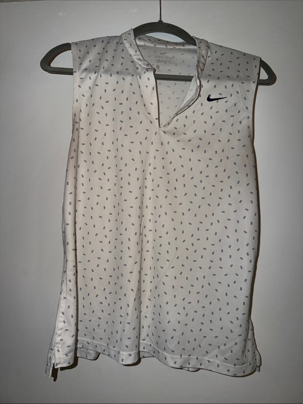 Nike Women’s White Sleeveless V-Notch Tank with Micro Dot Print Golf